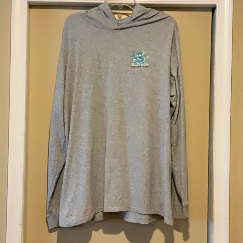 Vineyard Vines Men's large Gray Long Sleeve Hoodie with Front Logo